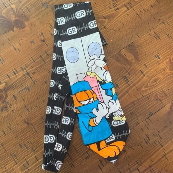 Garfield Surgeon Medical Humor Tie by Paws Addiction | GR Hospital Novelty Tie - Picture 3 of 3